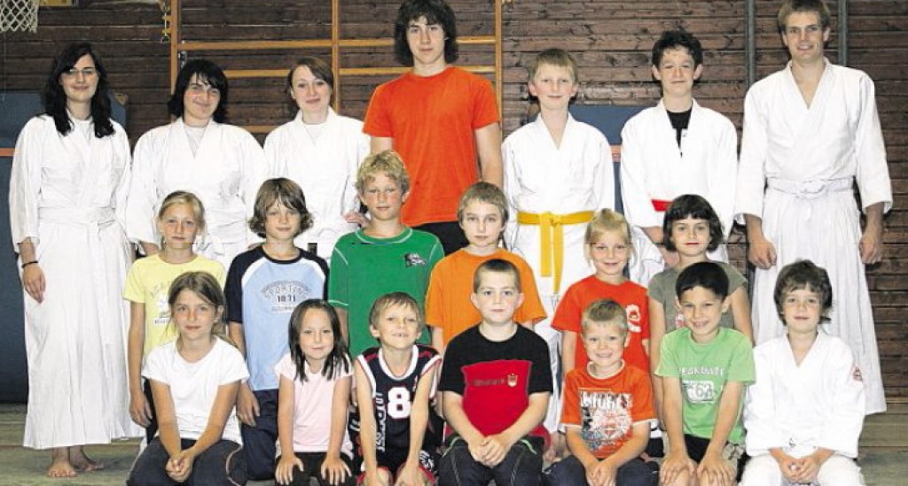 Viele begeisterte Kinder beim Aikido-Ferienprogramm