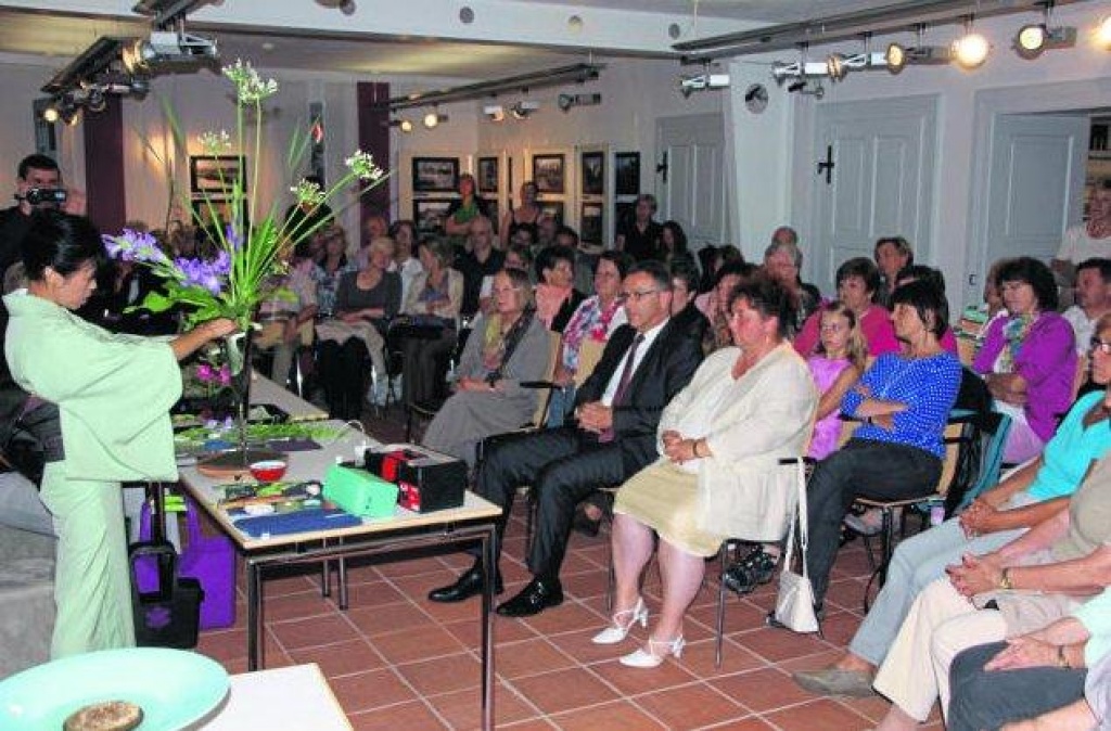 Die Kunst des Ikebana - Außergewöhnlicher Abend mit Sachiko Oishi-Hess im Museumsquartier