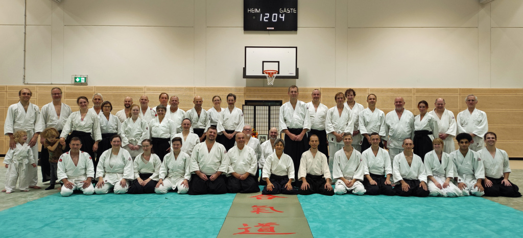 Donatella Lagorio (7. Dan, Shihan) begeistert Teilnehmer aus Deutschland und Tschechien beim Lehrgang des Verbands Stiftland Aikido